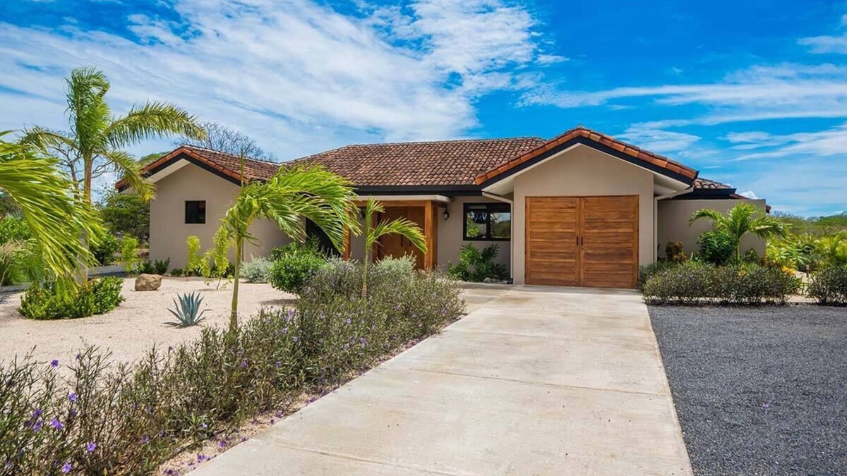 Tamarindo Villa | Spacious 5-bedroom villa with WiFi, AC in enchanting Hacienda Pinilla