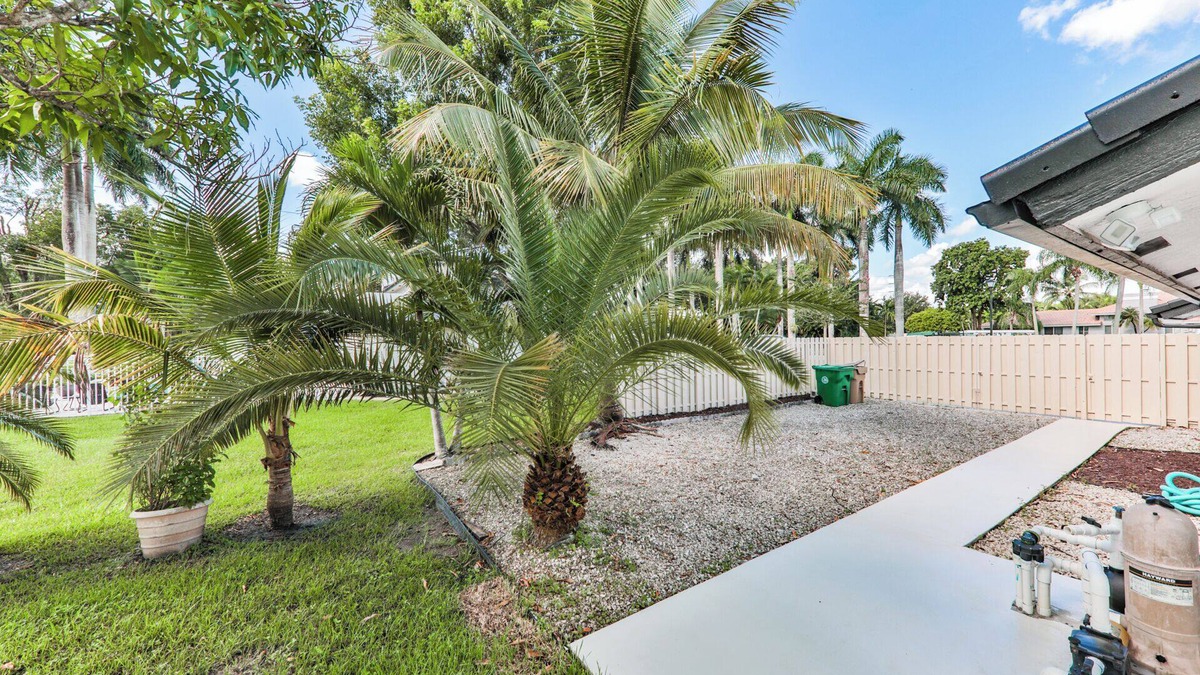 Highland Lakes Villa | Spacious 5-bedroom villa in charming Aventra with WiFi, AC