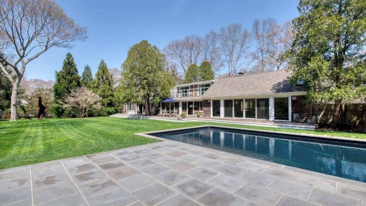 Springs House | Spacious 5-BR 4-Bath Pool in East Hamptons