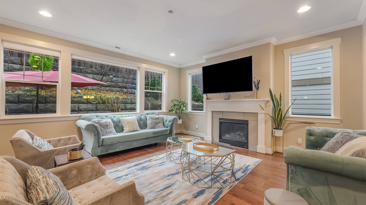 Beaverton House | Spacious 5-BR Family Home w/Backyard, AC, WiFi – Kid-Friendly Neighborhood!