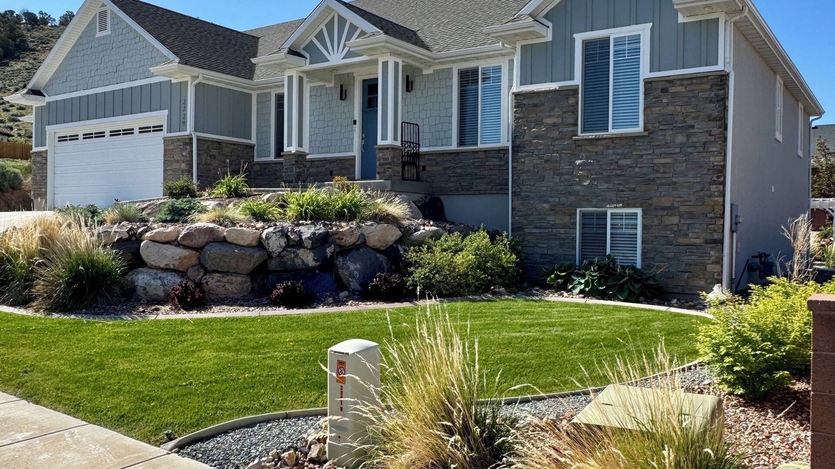 Cedar City House | Spacious 5-BR Home. Pool Table, Air Hockey, TVs in Every Room, & Outdoor Dining