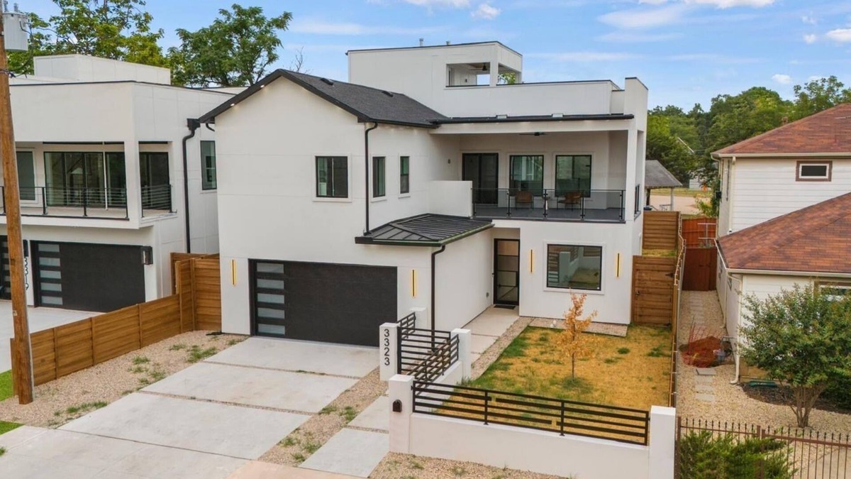 West Dallas House | Spacious 5Br 6bd house with Rooftop view of Downtown Dallas