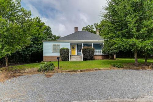 Columbia House | Spacious 5BR - Pet Friendly