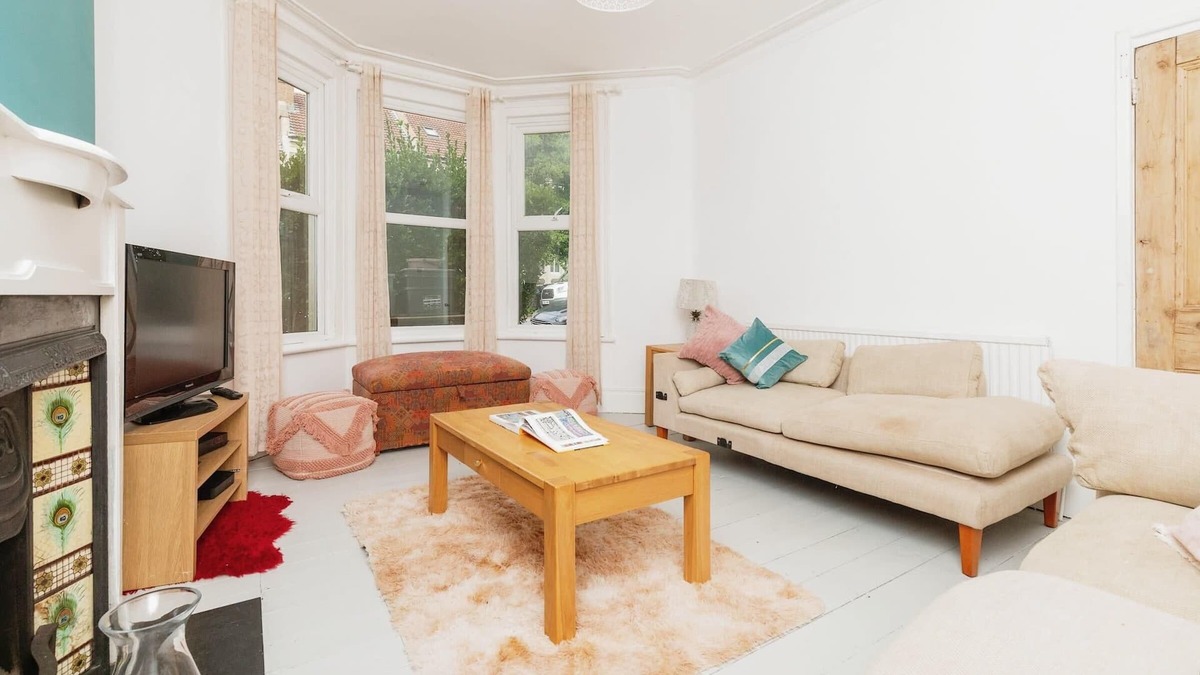 Horfield House | Spacious 6-bed Family Retreat Bristol