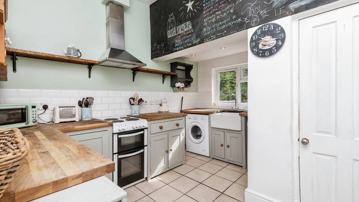 Horfield House | Spacious 6-bed Family Retreat Bristol