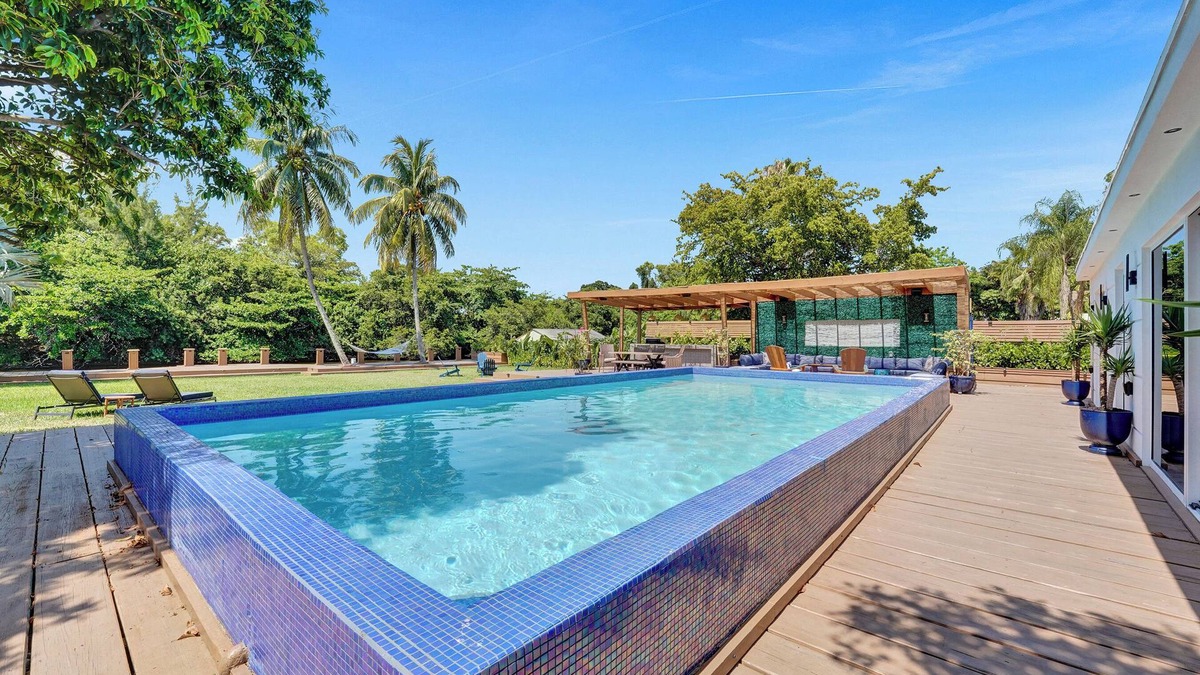 Fort Lauderdale Villa | Spacious 6-bedroom villa - with Outdoor Oasis - Pool in charming Fort Lauderdale