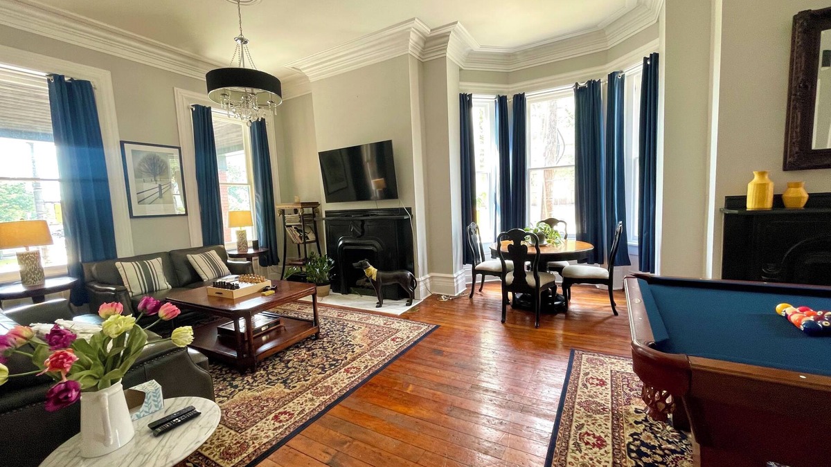 Pittsburgh House | Spacious 6-bedroom all-suite home in lovely Pgh with WiFi, AC, fitness room