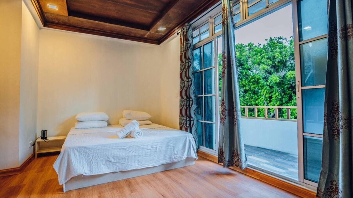 Fuvahmulah House | Spacious 6-bedroom house in marvelous Fuvahmulah with AC, WiFi