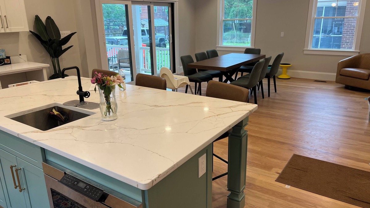 Del Ray House | Spacious 6-bedroom house in charming Del Ray Alexandria with WiFi, AC, Walkable