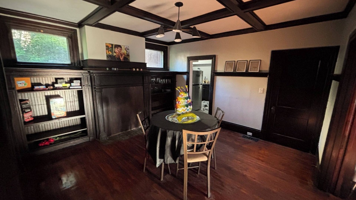 Mount Washington House | Spacious 6-bedroom house in mt washington with pokerroom