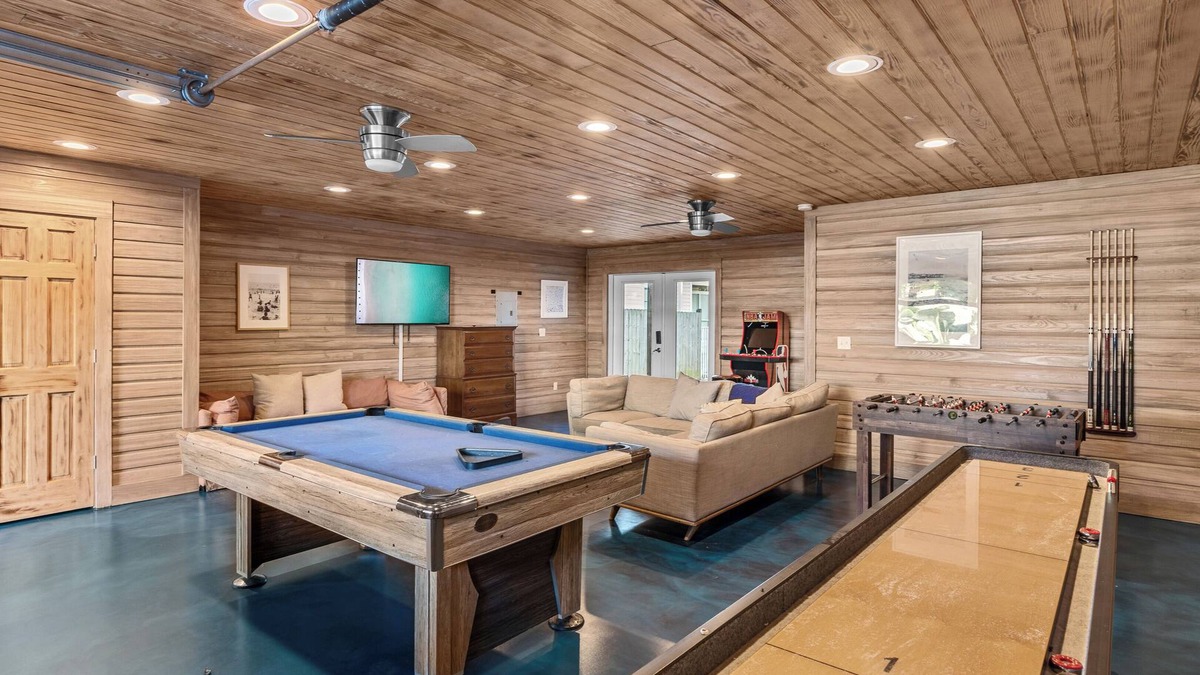 Crystal Beach House | Spacious 6-Bedroom Home in Fabulous Destin – Heated Pool, Game Room & More!