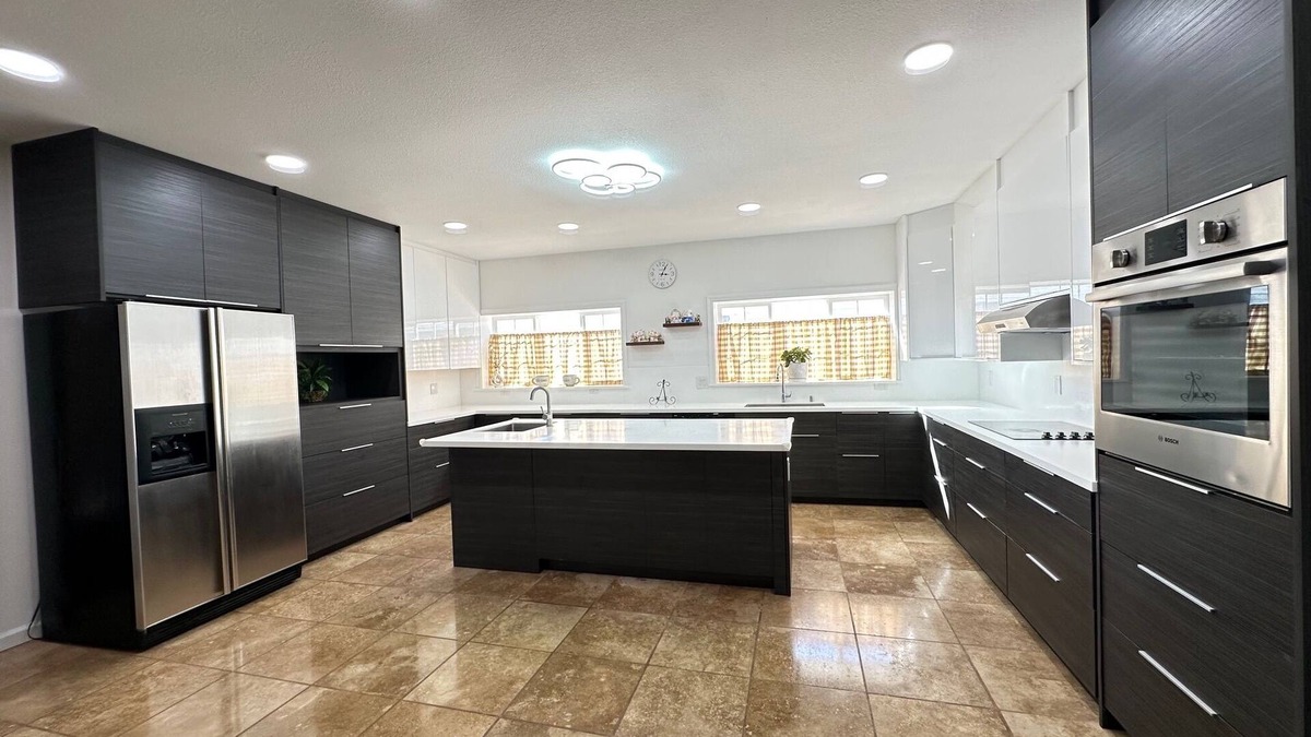 Eastern Honolulu House | Spacious 6-bedroom house with AC and WiFi in charming Honolulu