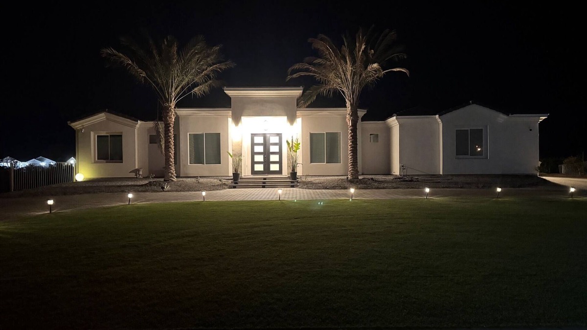 Buckeye House | Spacious 6-bedroom house with AC, Large pool charming Buckeye