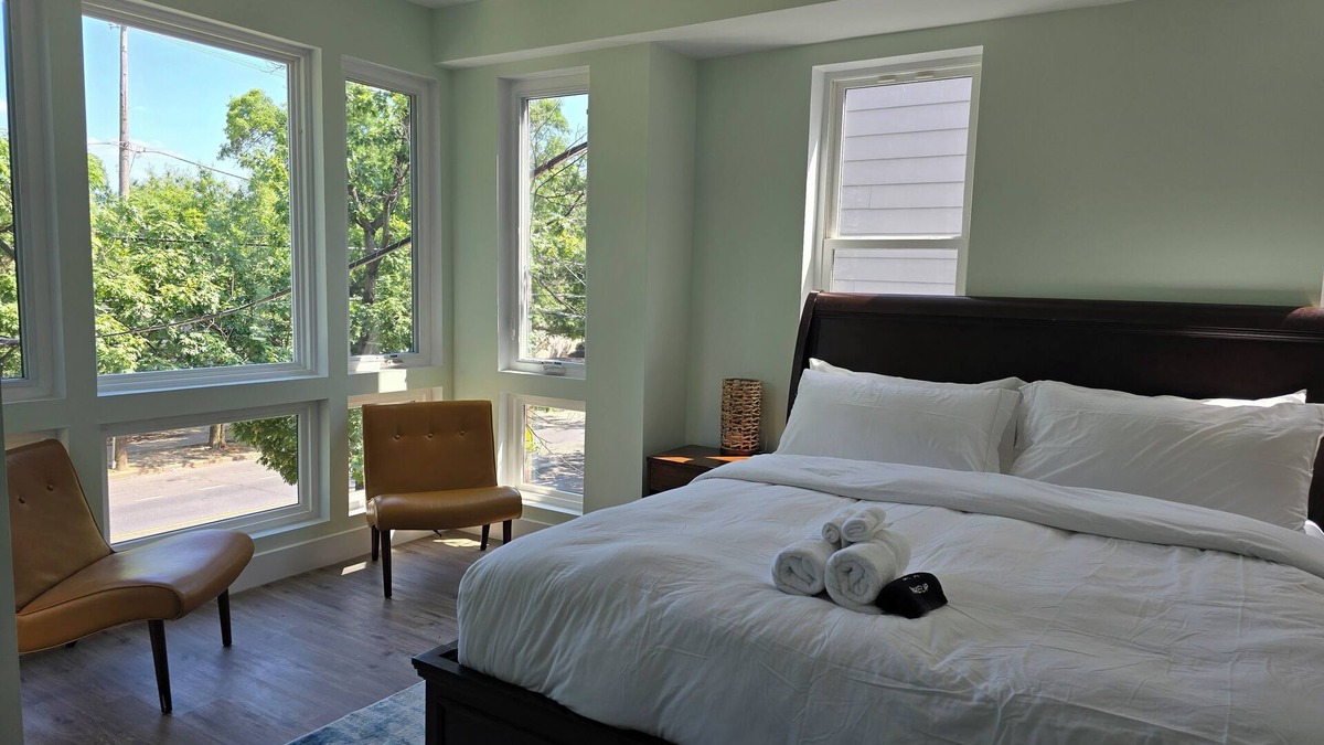Southwest House | Spacious 6-bedroom townhome with parking in DC