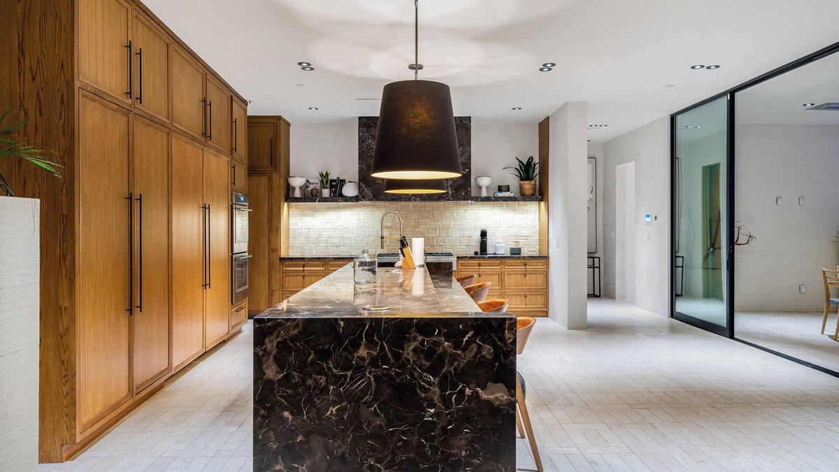 Hollywood Dell House | Spacious 6-bedroom house with WiFi, fitness room in lovely Los Angeles