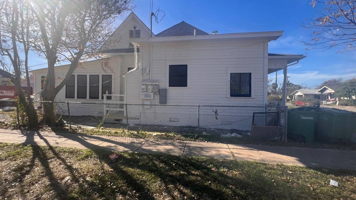 Government Hill House | Spacious 6-bedroom house with WiFi and AC in welcoming San Antonio