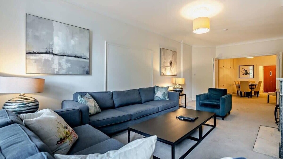 St. Johns Wood Apartment | Spacious 6 Bedrooms flat close to Regents Park