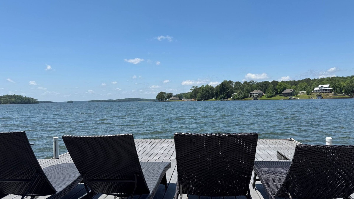 Shady Bay House | Spacious 6BD 4BA Lakehouse. Sleeps 17. Views. Dock. Paddleboards. Screened Porch