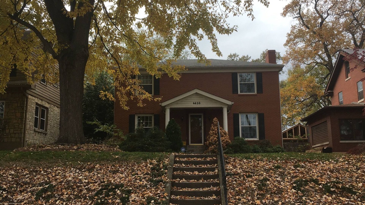 Wilder Park House | Spacious 6BR, 10 bed Derby House. Walk to the track.