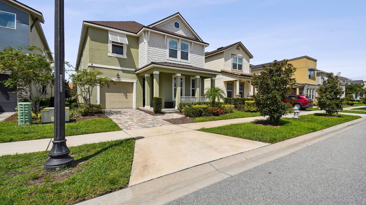 Four Corners House | Spacious 7-bedroom house in Kissimmee! Sleeps 14 and 15 Min away from Disney!