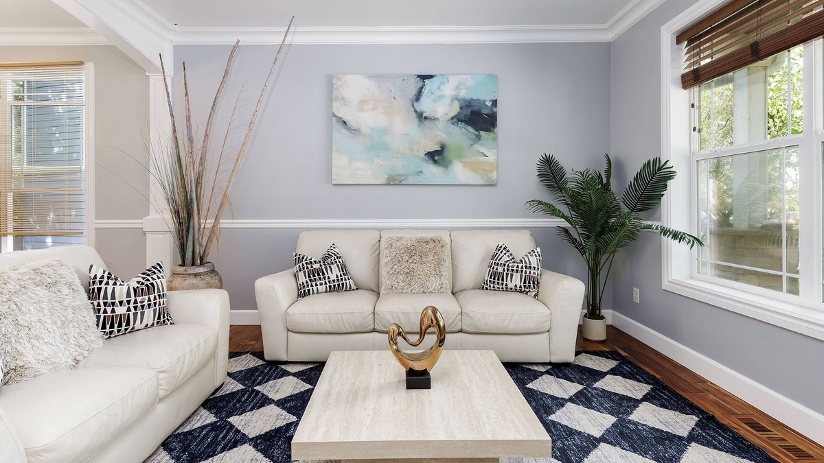 Gresham House | Spacious 7-bedroom house in brilliant Gresham with AC, fitness room