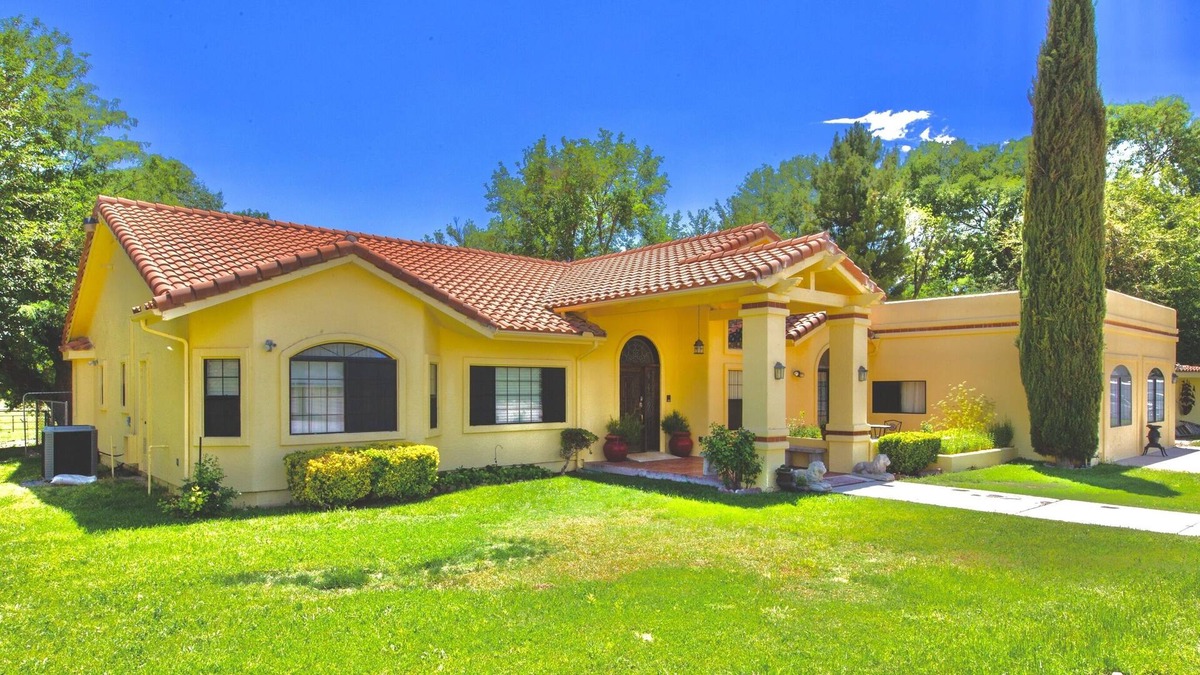 Camp Verde House | Spacious 7-Bedroom Retreat with Private Pond