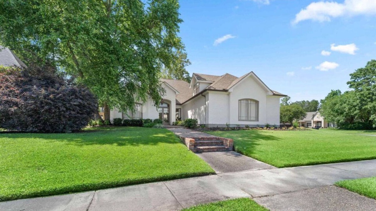 South Baton Rouge House | Spacious 7-bedroom house LSU fans Modern
