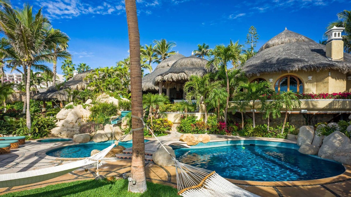 Cabo San Lucas Villa | Spacious 7 BR Luxury Beachfront Villa Las Rocas w/Pool, Jacuzzi, BBQ + More!