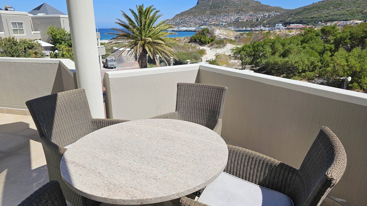 Hout Bay House | Spacious 8 sleeper Beach Place with pool, along Hout Bay beach.