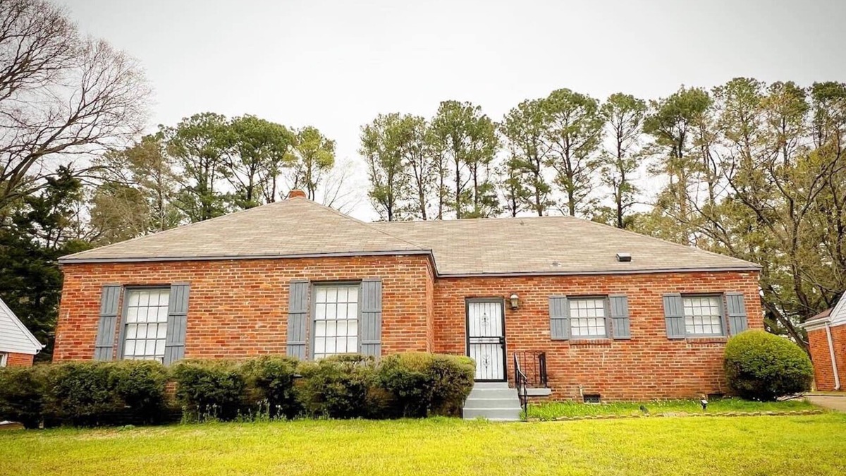 East Memphis House | Spacious 8BR Getaway: 2 Homes, BBQ Near Downtown