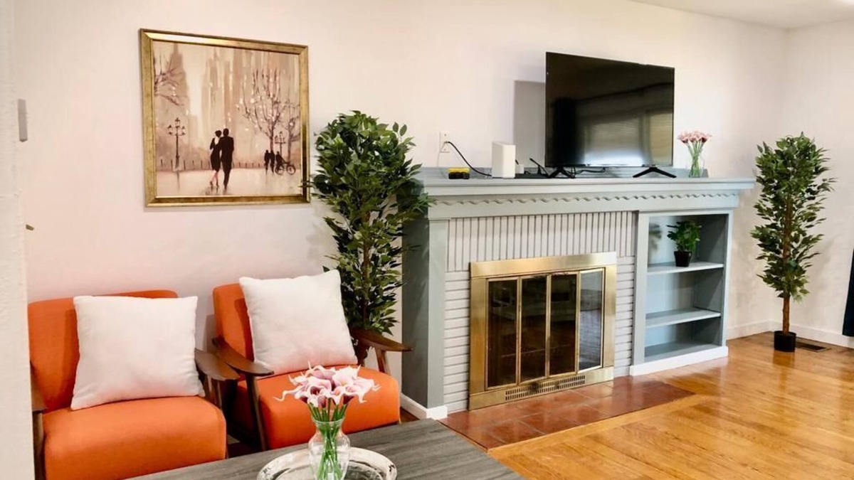 Ashland House | Spacious AC 2 BR Unit w/Covered Deck