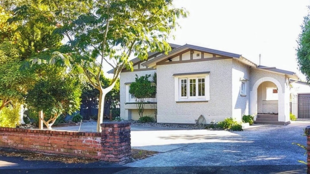 Palmerston North House | Spacious Accommodation Ideal for Contractors, Remote Workers, or Group Travel.