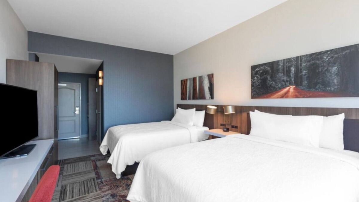 Emeryville Hotel | Spacious Accommodation! Bay View, Onsite Parking, Pet-Friendly Property!