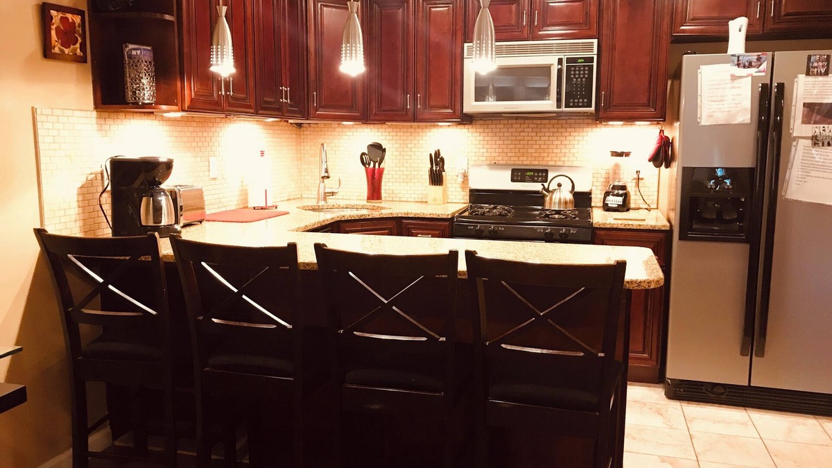 Union City Apartment | Spacious Amazing 3 Bedroom!