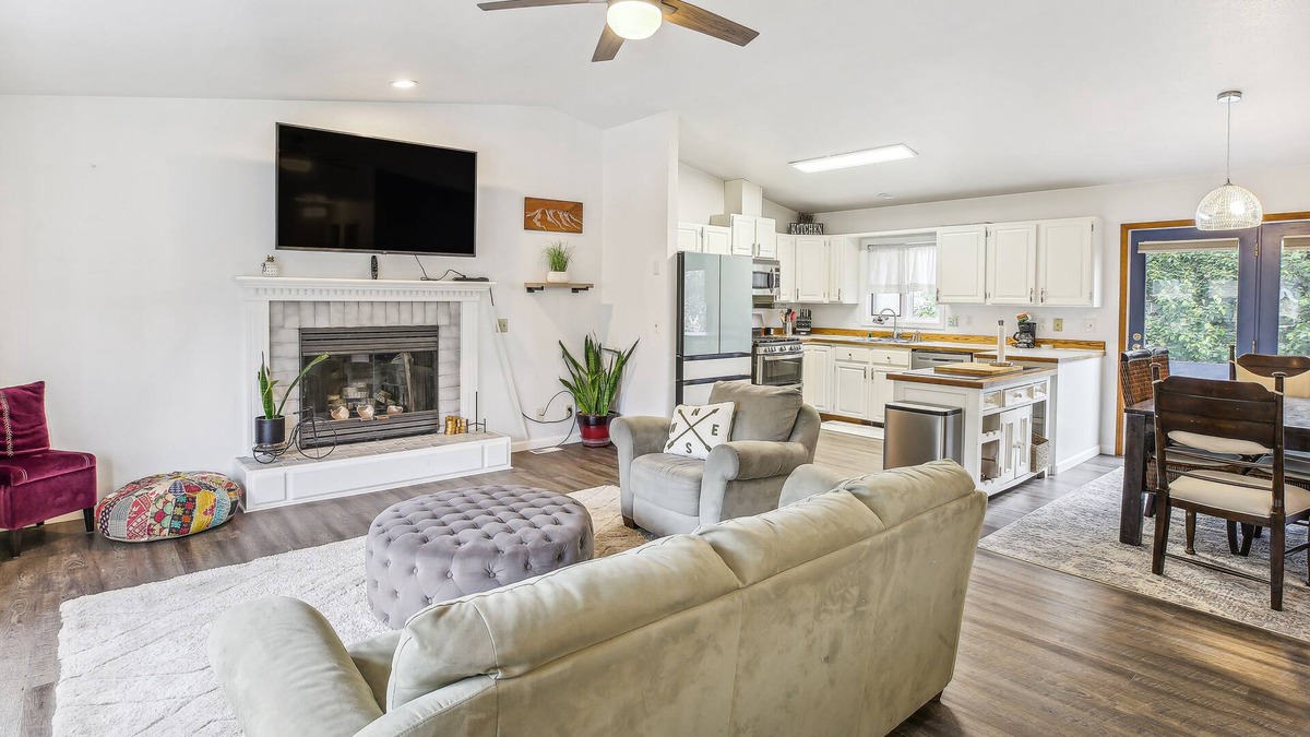 Northeast Anchorage Cottage | Spacious Anchorage Vacation Rental w/ Private Yard