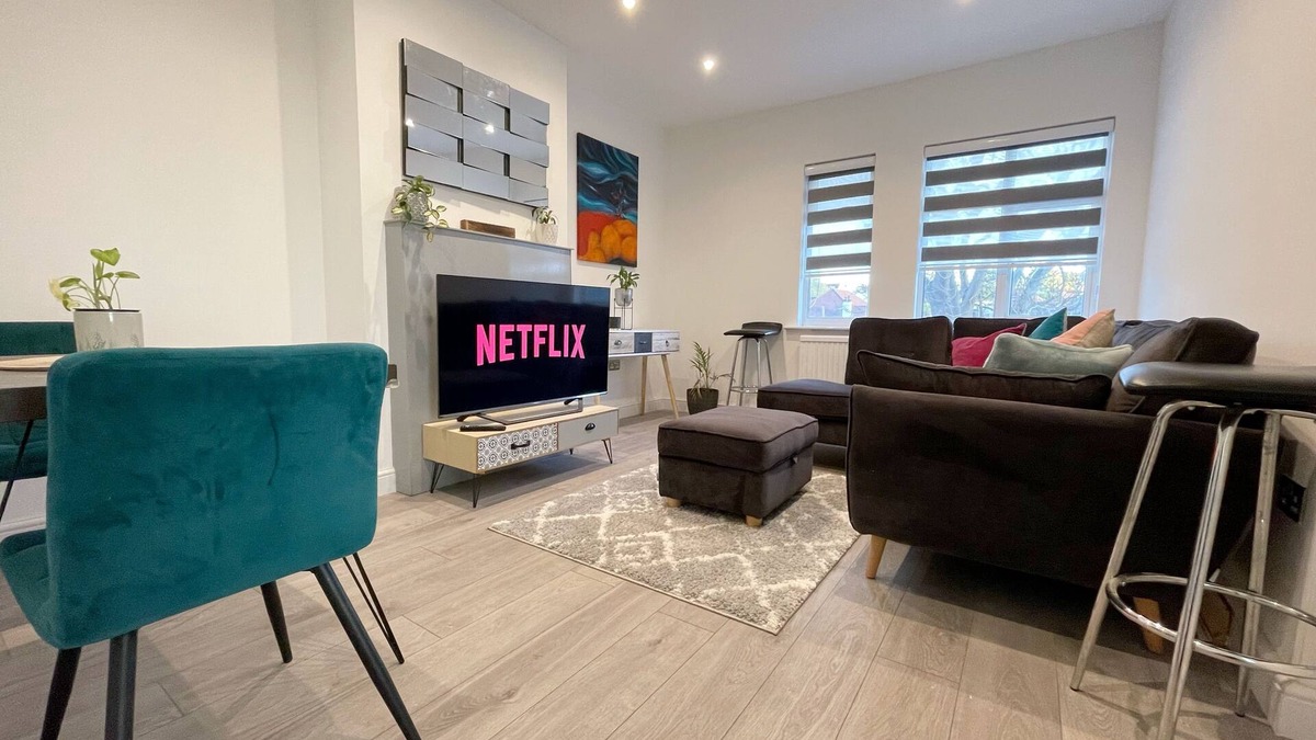 Roxeth Apartment | Spacious and bright one bedroom apartment