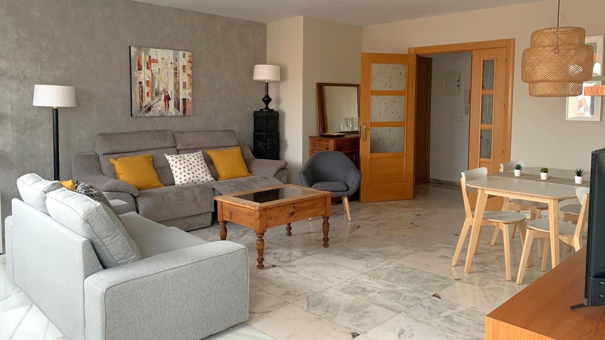 Fuengirola Apartment | Spacious and bright apartment next to the beach