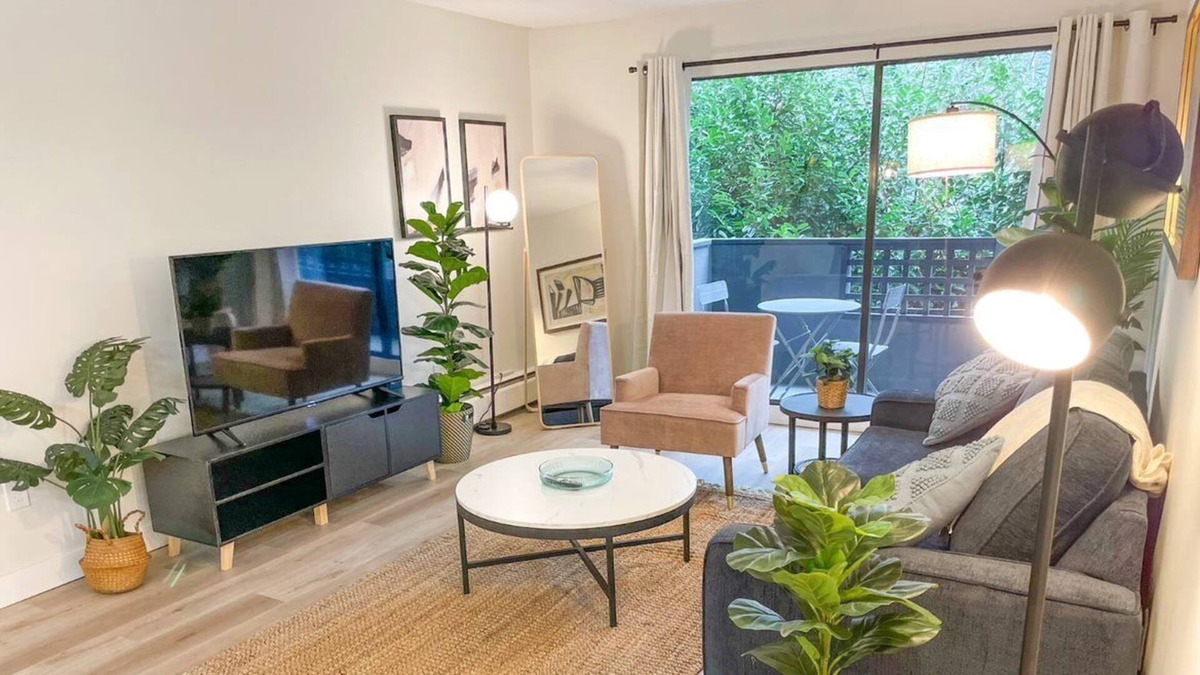 Squamish Condo | Spacious and Comfortable Suite With Full Kitchen - 10 Min From Downtown!
