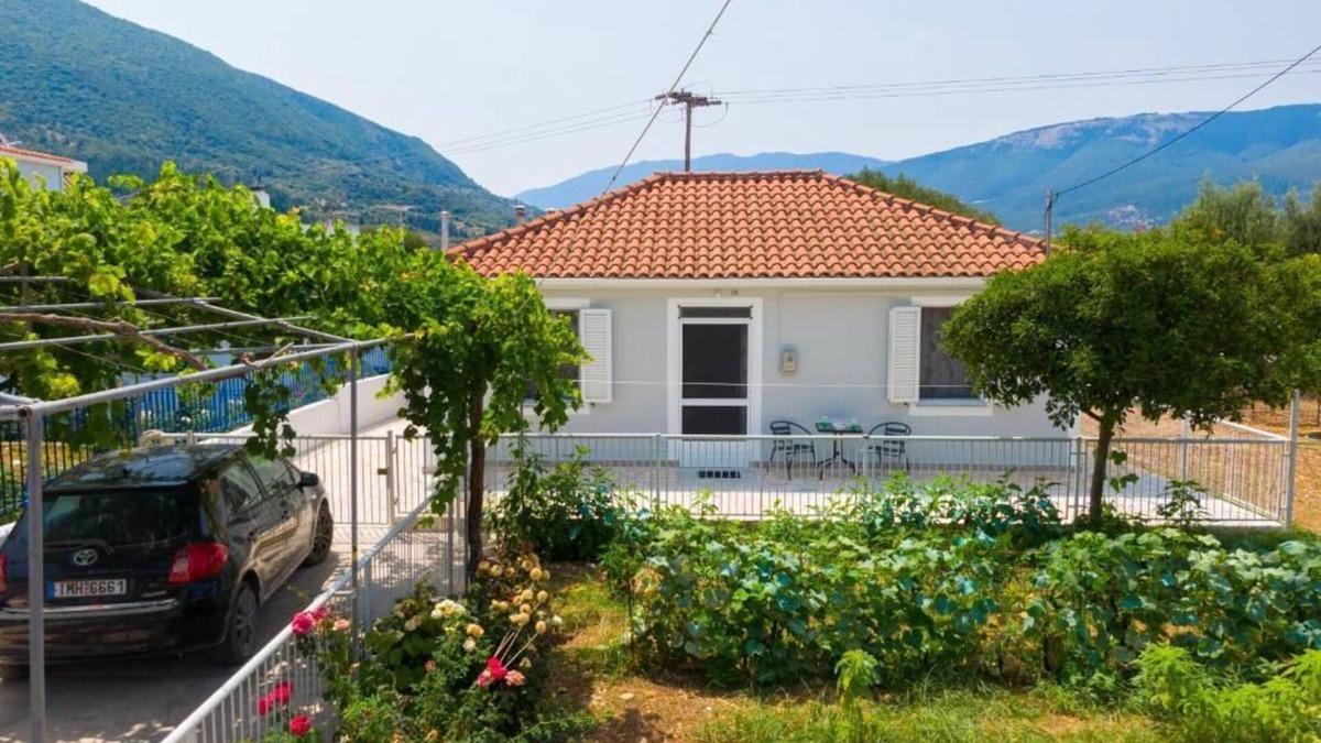 Sami House | Spacious and comfortable house within very short walking distance to beach