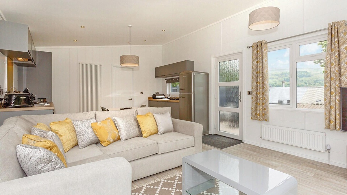 Aysgarth Ski Chalet | Spacious and contemporary lodge with one double with en suite shower and one twin.