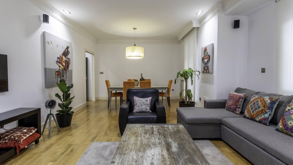 Bilbao City Centre Apartment | Spacious and cosy in a central neighbourhood, Indautxu.