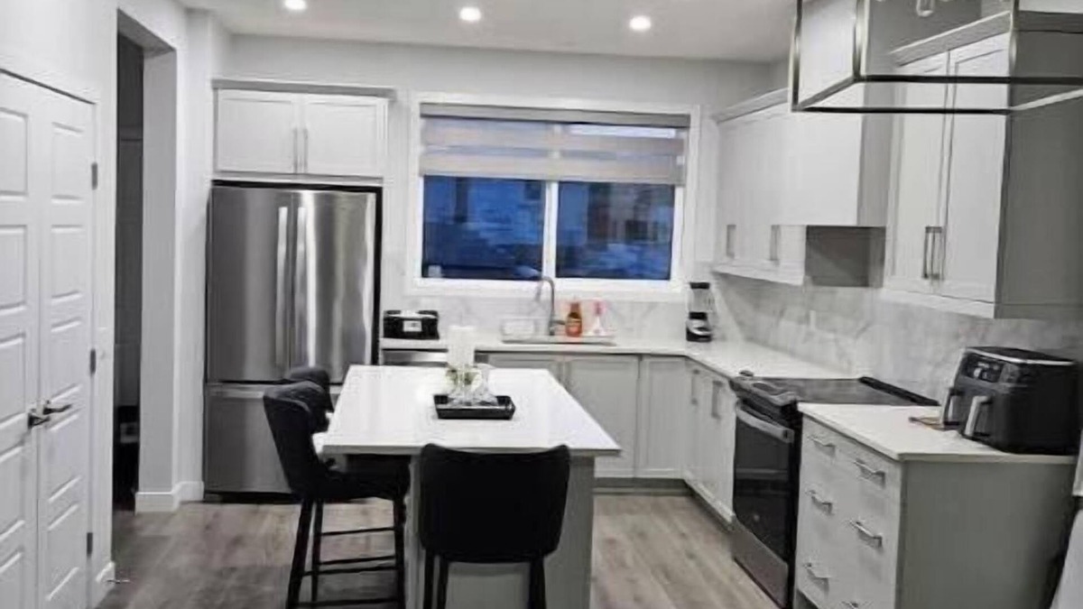 Evanston House | Spacious and cozy home, self check in