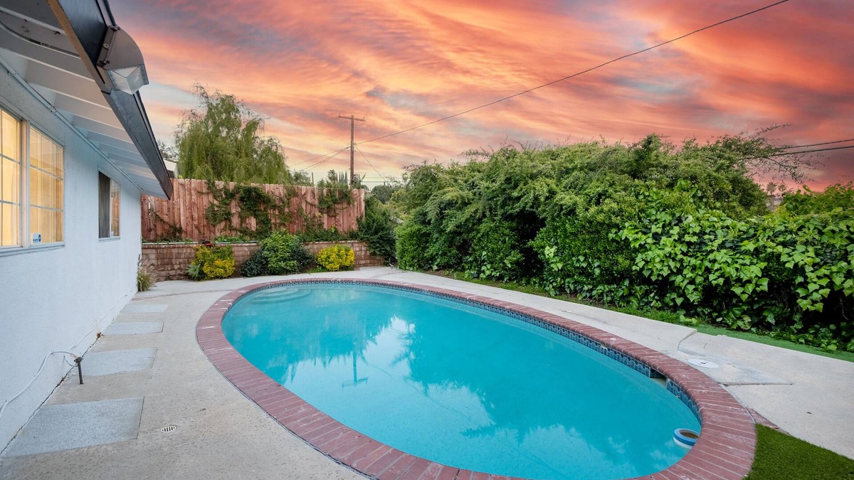 Topanga House | Spacious and Cozy Home with Pool in Woodland Hills