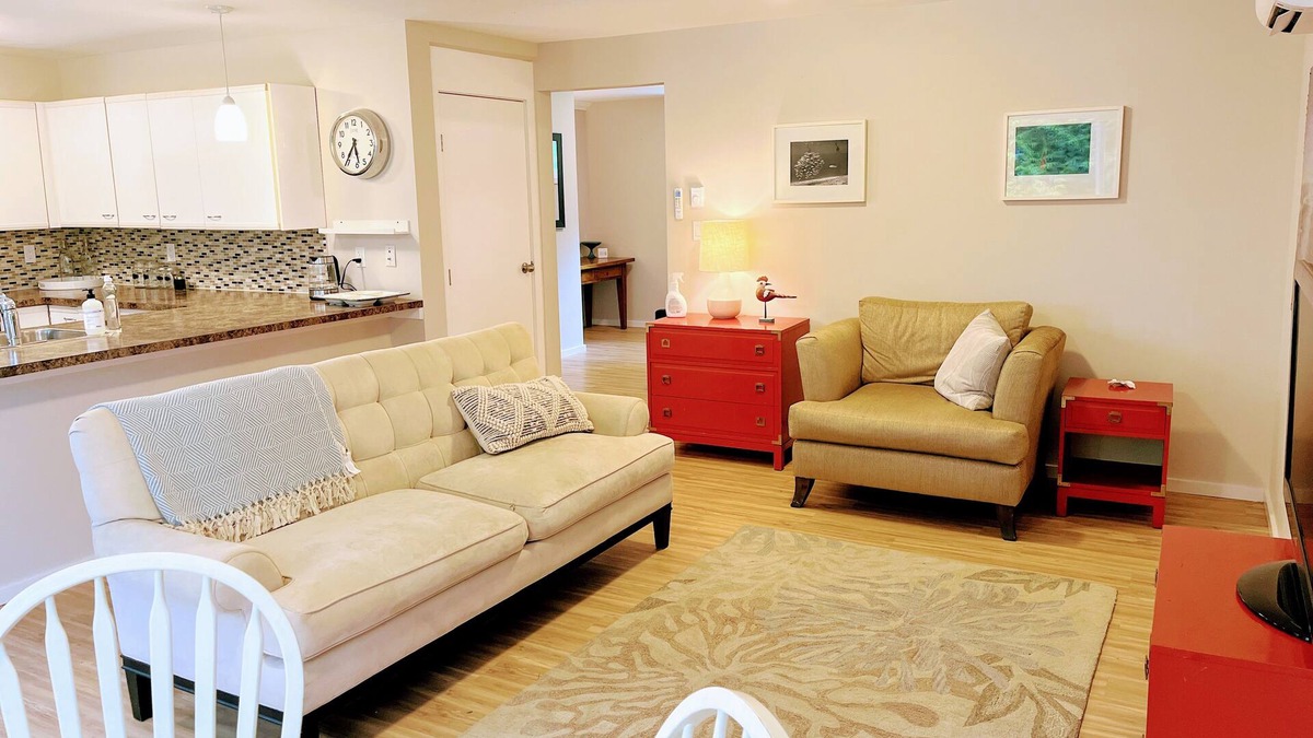 Central Saanich House | Spacious and cozy suite, ideal for your Island getaway.