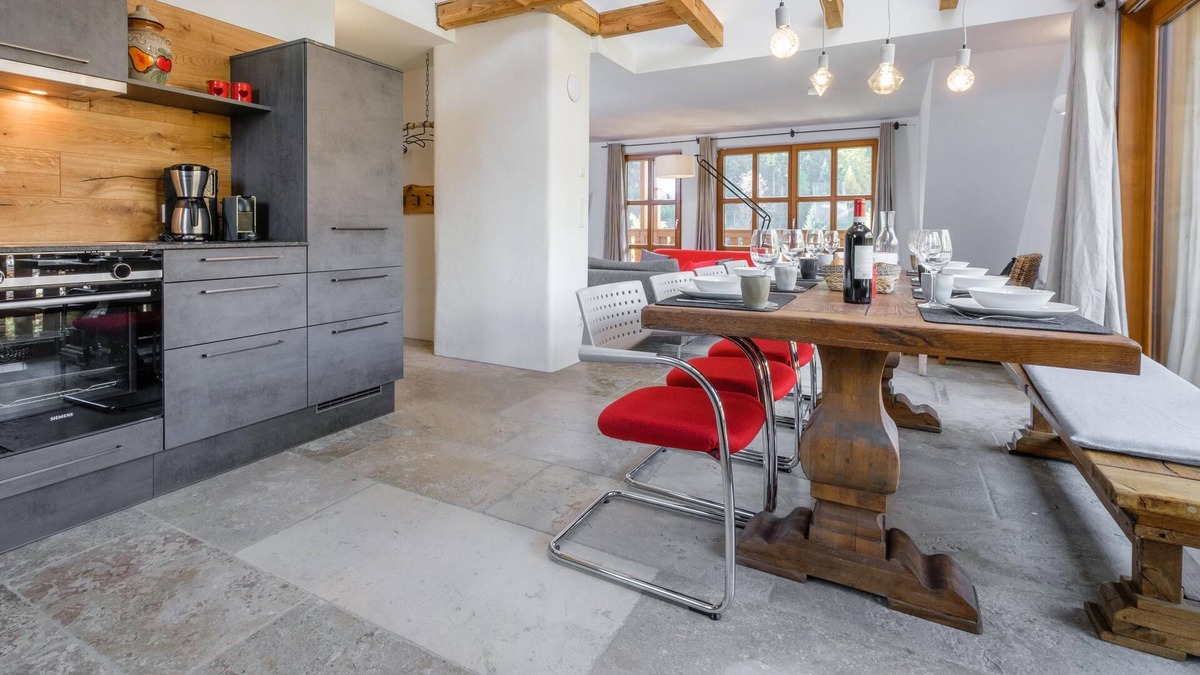 Mauterndorf Villa | Spacious and luxurious penthouse with stunning views