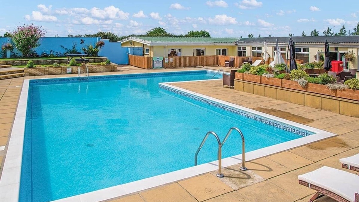 Llanllwchaiarn House | Spacious and modern 12ft-wide caravan with one double and two twin.