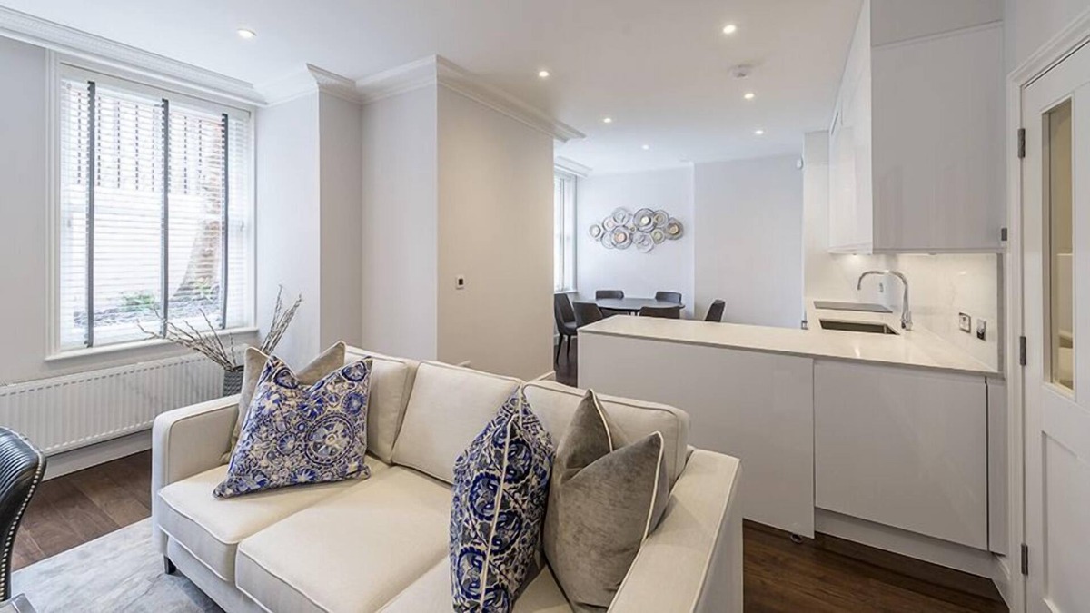 Ravenscourt Park Apartment | Spacious and Modern 3 Bedroom Flat (Lower Ground Floor)