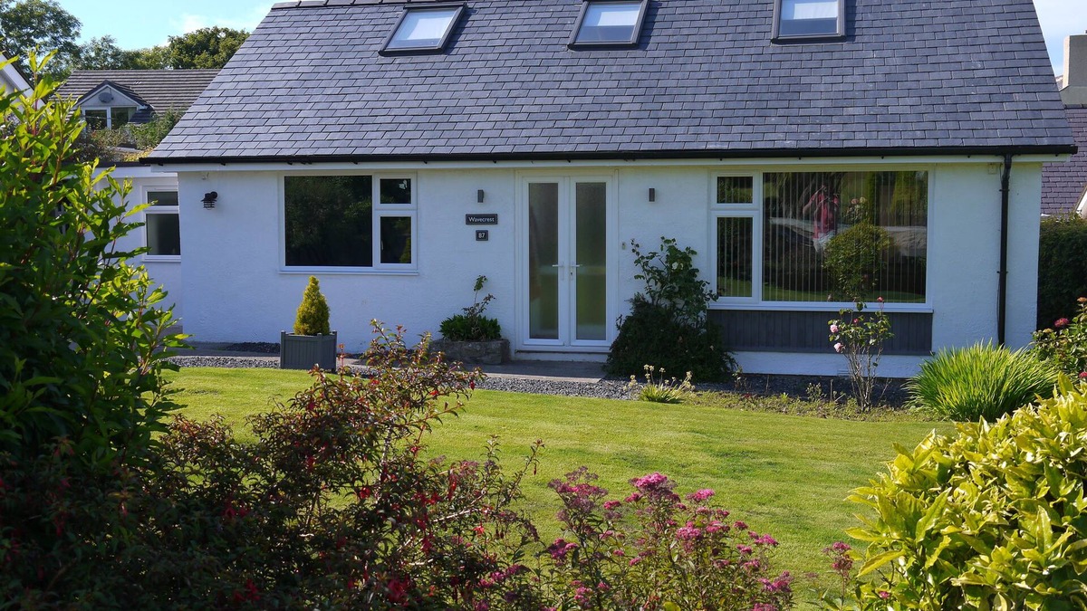 Benllech House | Spacious and modern family holiday home