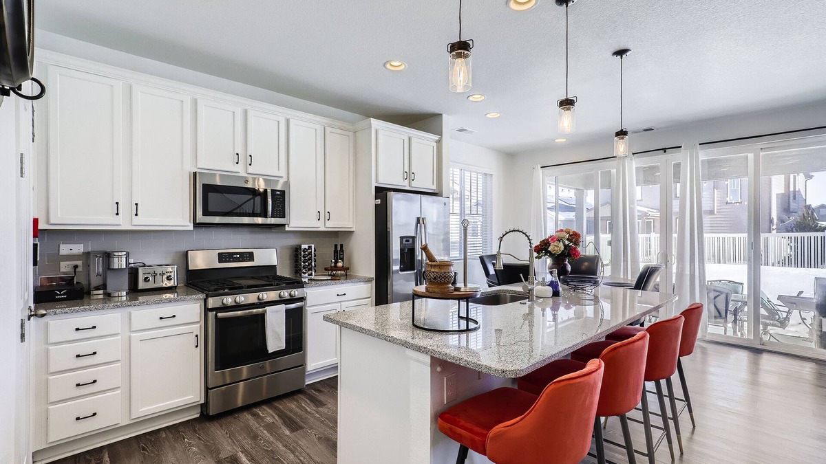 Henderson House | Spacious and Modern Home near DIA