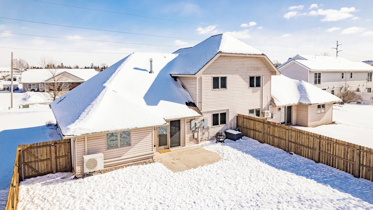Billings Park House | Spacious and Modern Townhome in Superior - Near Duluth - Dog Friendly